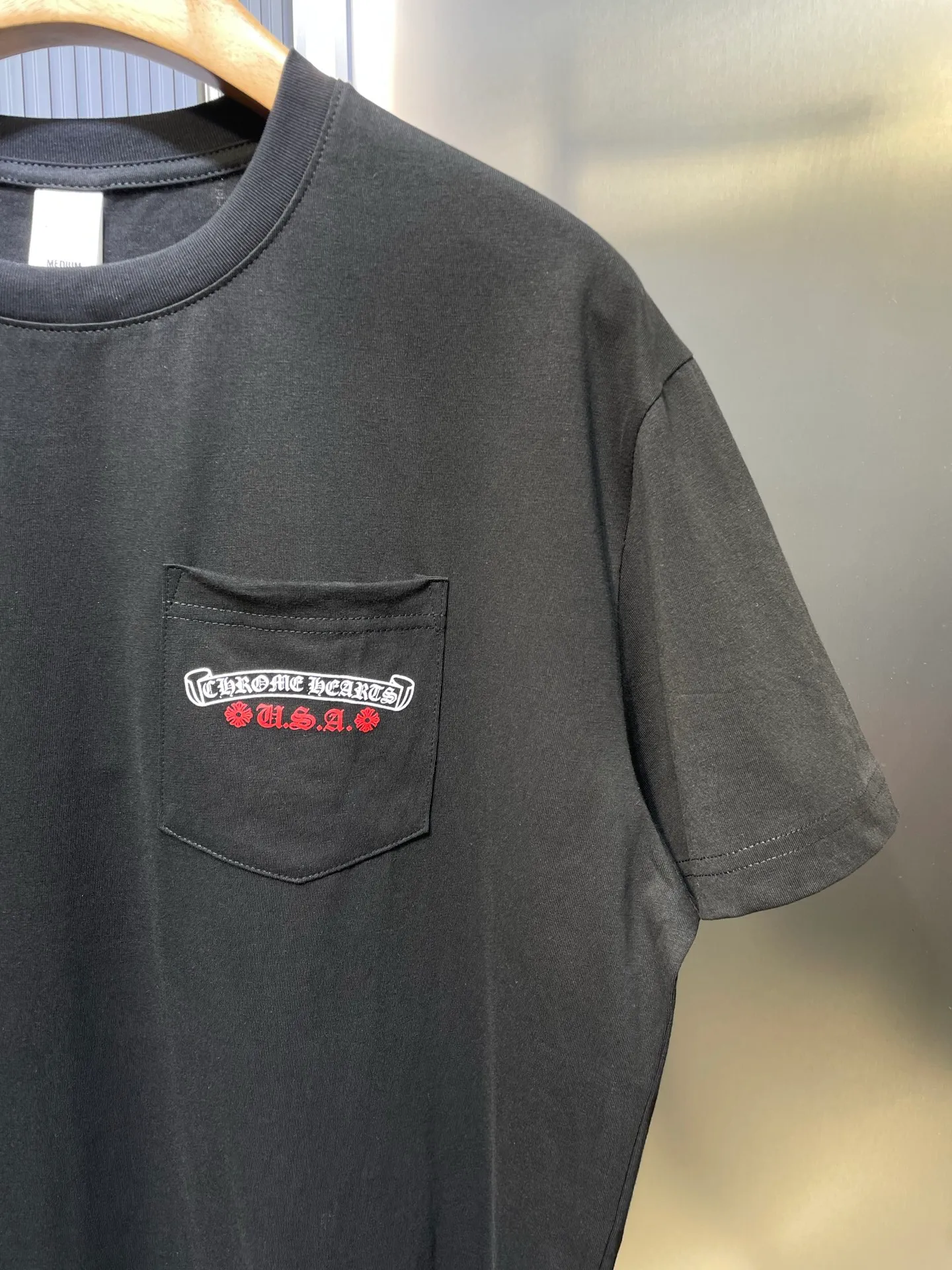 🅿️290 come hearts 🌟【Top replica】Flag scroll tee short sleeves (open version-physical counter-top luxury quality)🆚Second sale of all versions on the market. The fabric is made of 26 weave 200 grams of cotton. The printing uses a variety of printing techniques. Customized accessories. Size: s m l